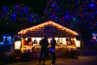 Zoo Lights hut