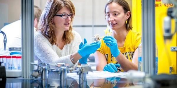 Student in Mechanical Engineering lab