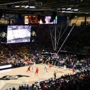 men's basketball team playing in the CU 事件 Center